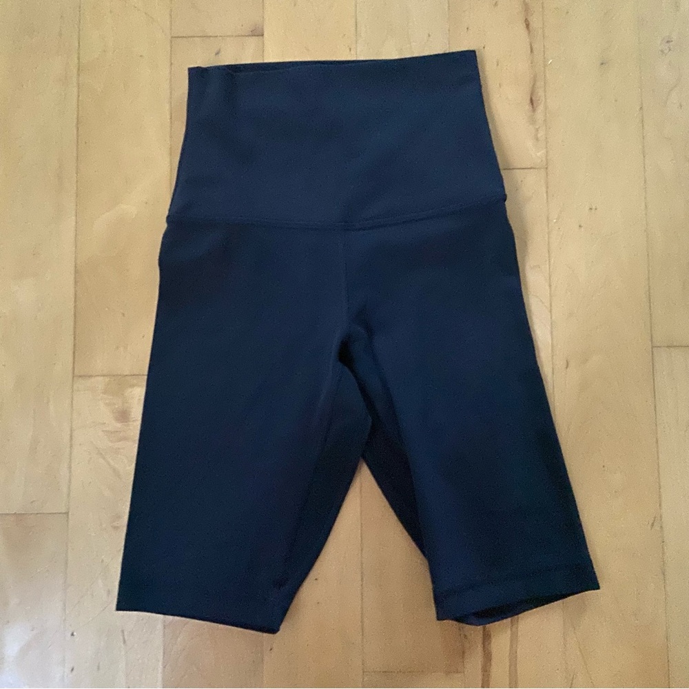Lululemon Sz 4 align super high rise shorts 10” black EUC